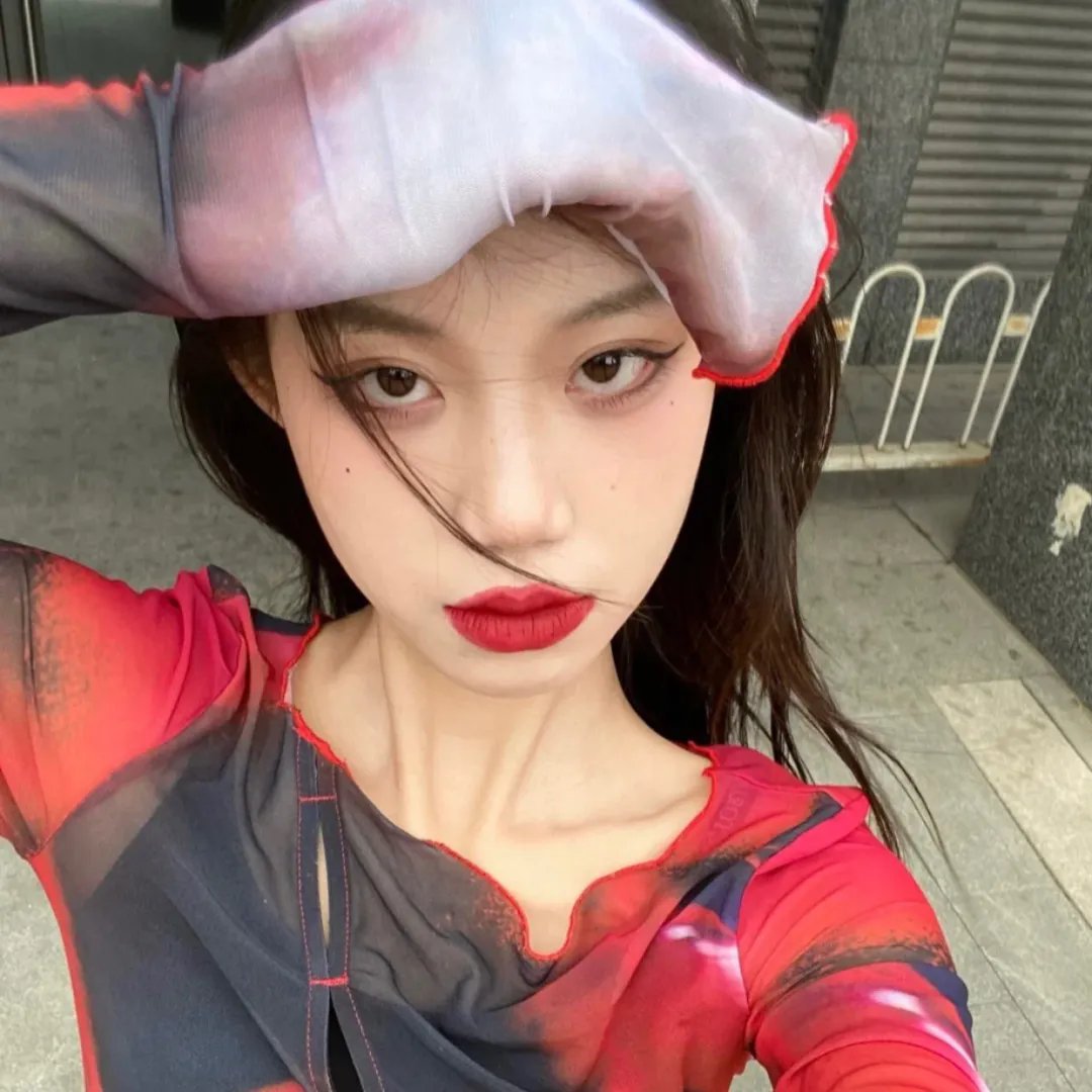 流云散尽不逢君